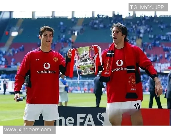 全球足球巨星的传奇故事与影响力解析