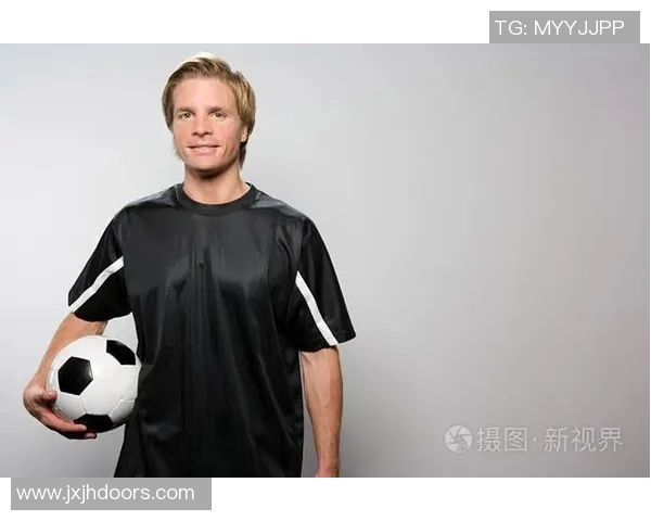 足球明星画像框图片展现球场风采与激情瞬间的完美结合